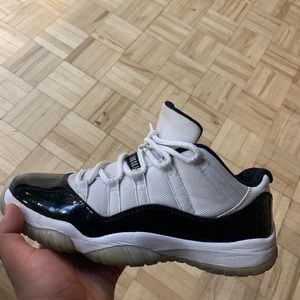 Jordan 11 low concords